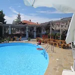 Отель Breeze Complex