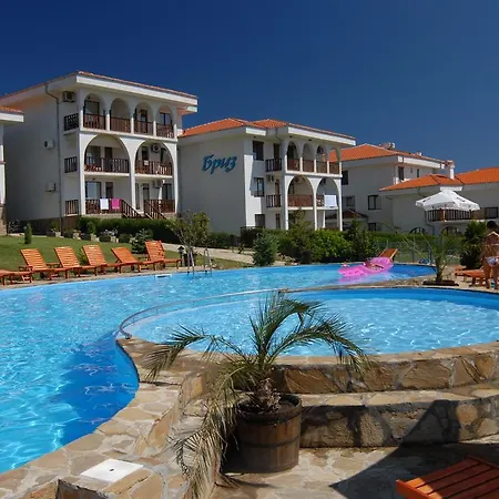 Breeze Apartment Complex