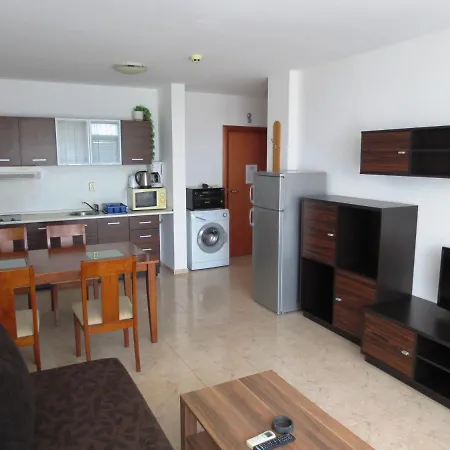 Breeze Apartment Complex 4*